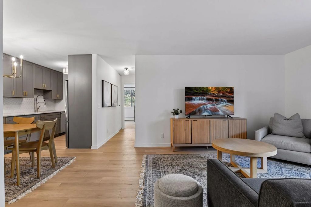 215 Barry Avenue S 202, Wayzata