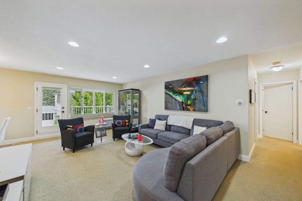 6005 Eden Prairie Road 210, Edina