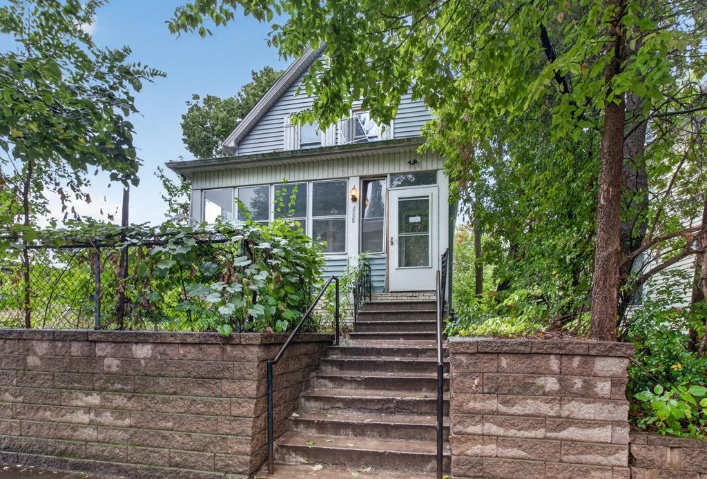 688 Magnolia Avenue E, Saint Paul