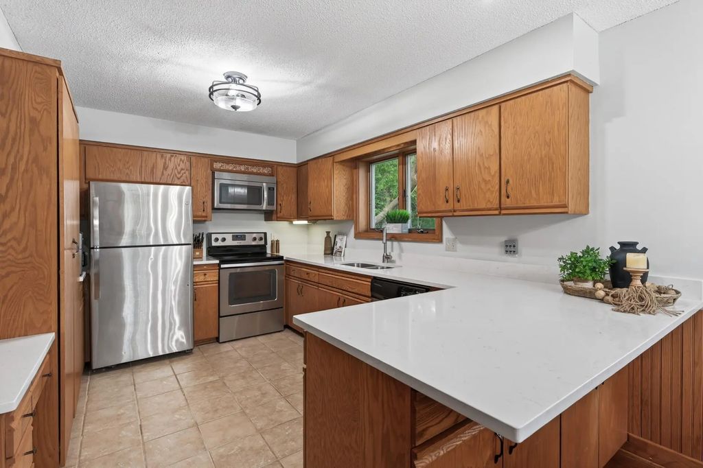 23045 Plateau Drive, Lakeville