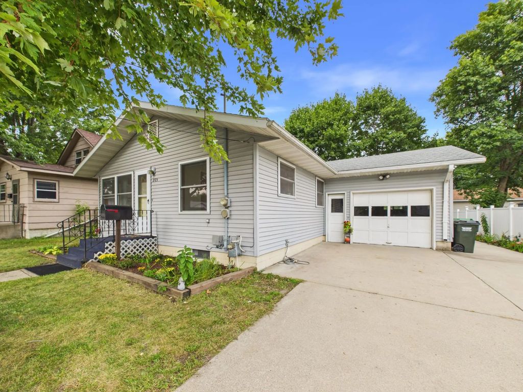 205 3rd Street Se, Melrose