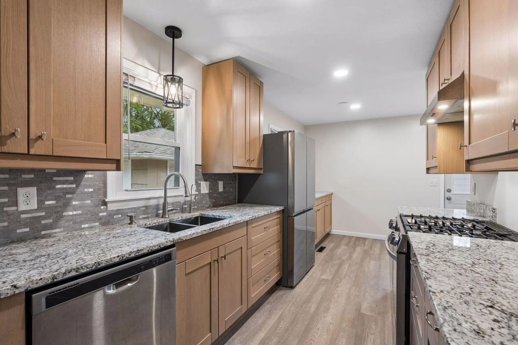300 105th Avenue Ne, Blaine