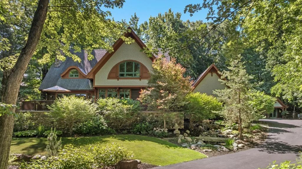 5955 Maple Forest, Minnetrista