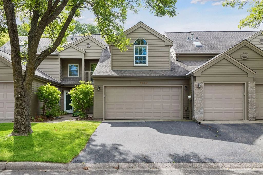 1640 Rose Hill Circle, Lauderdale