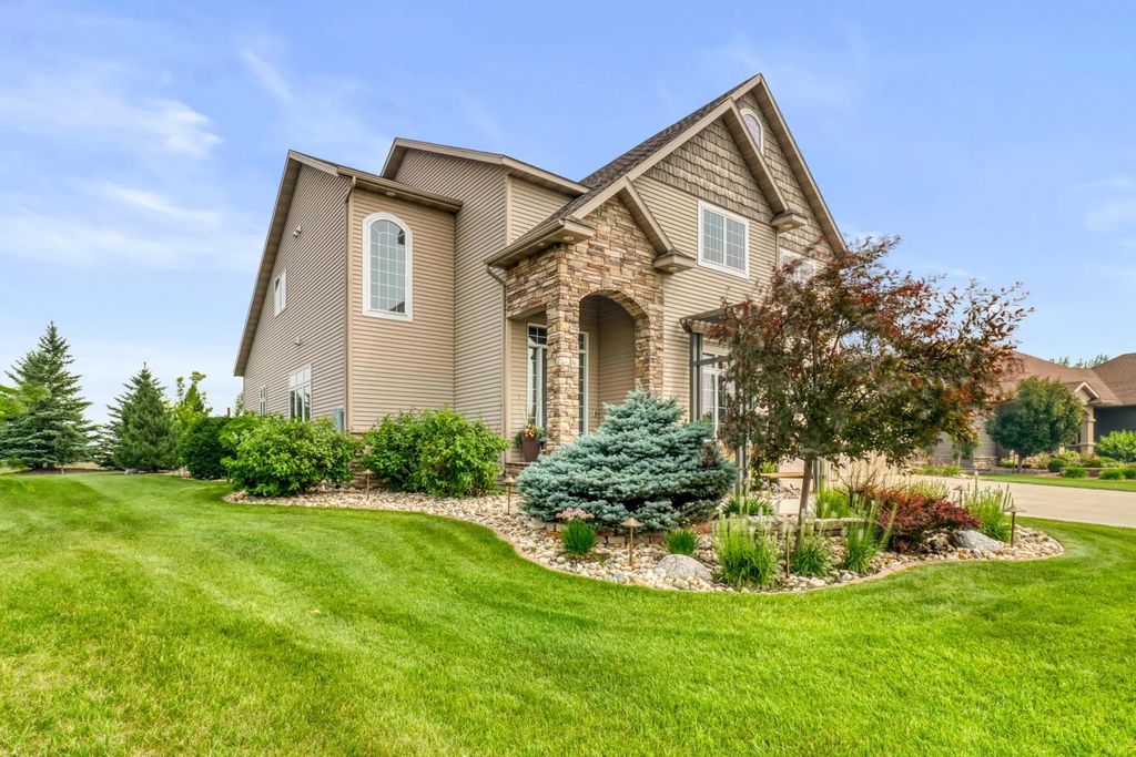 5827 Silverleaf Drive S, Fargo