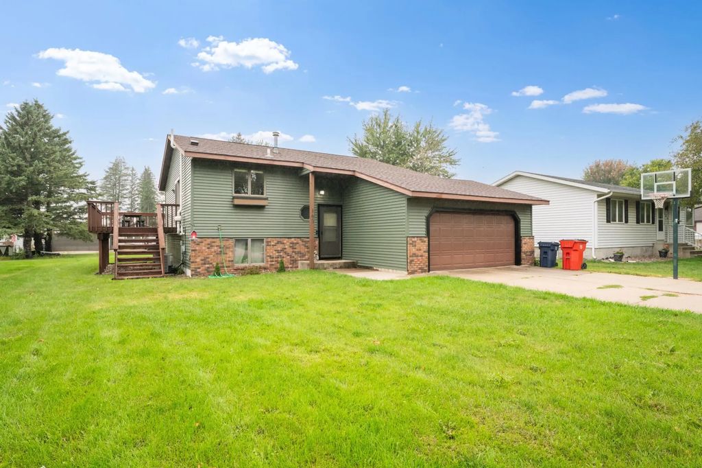 145 4th Avenue Nw, Elgin