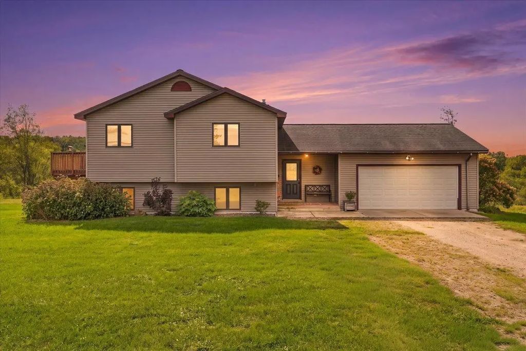 W4421 825th Avenue, Spring Valley