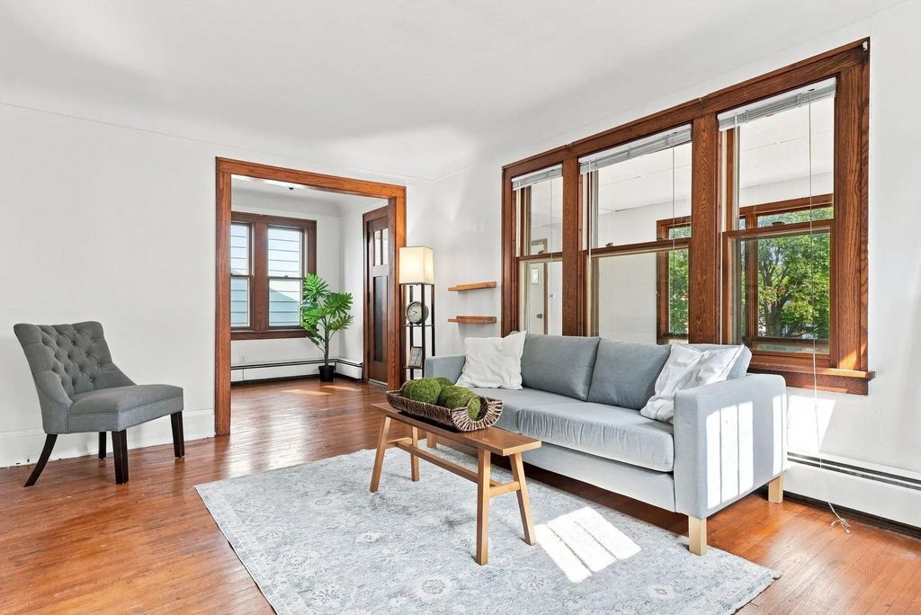 902 Hyacinth Ave E, Saint Paul