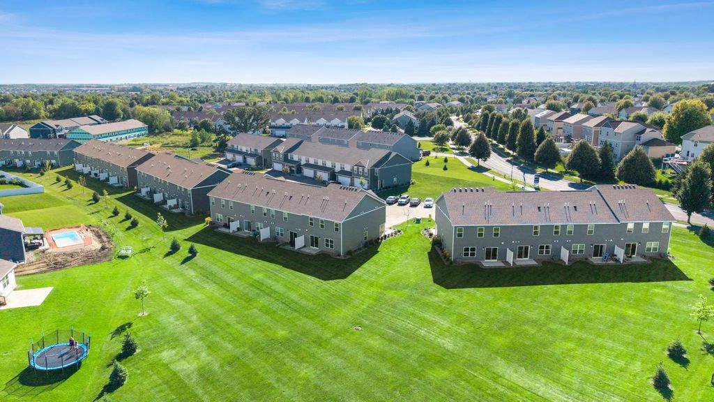 13616 Kaylemore Trail, Rosemount