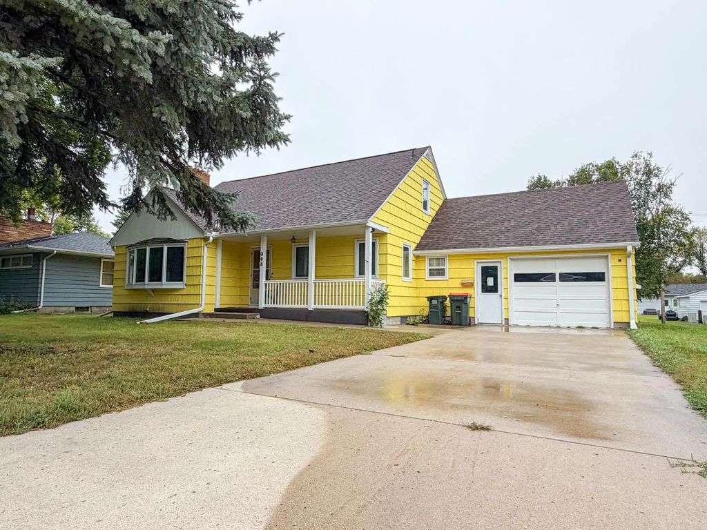 303 S Main Street, Winthrop