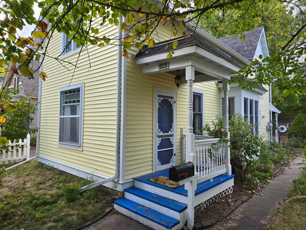 809 Oak Street, Hudson
