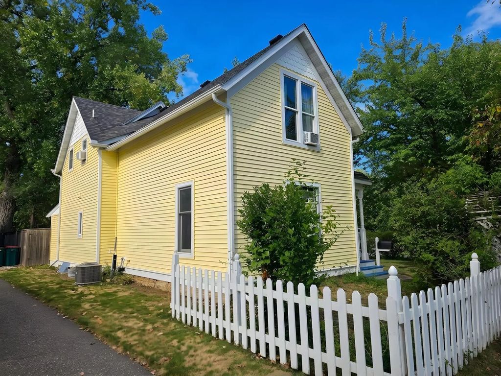 809 Oak Street, Hudson