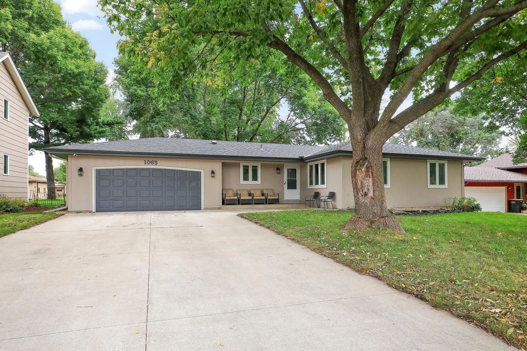 1065 Minnesota Street S, Shakopee