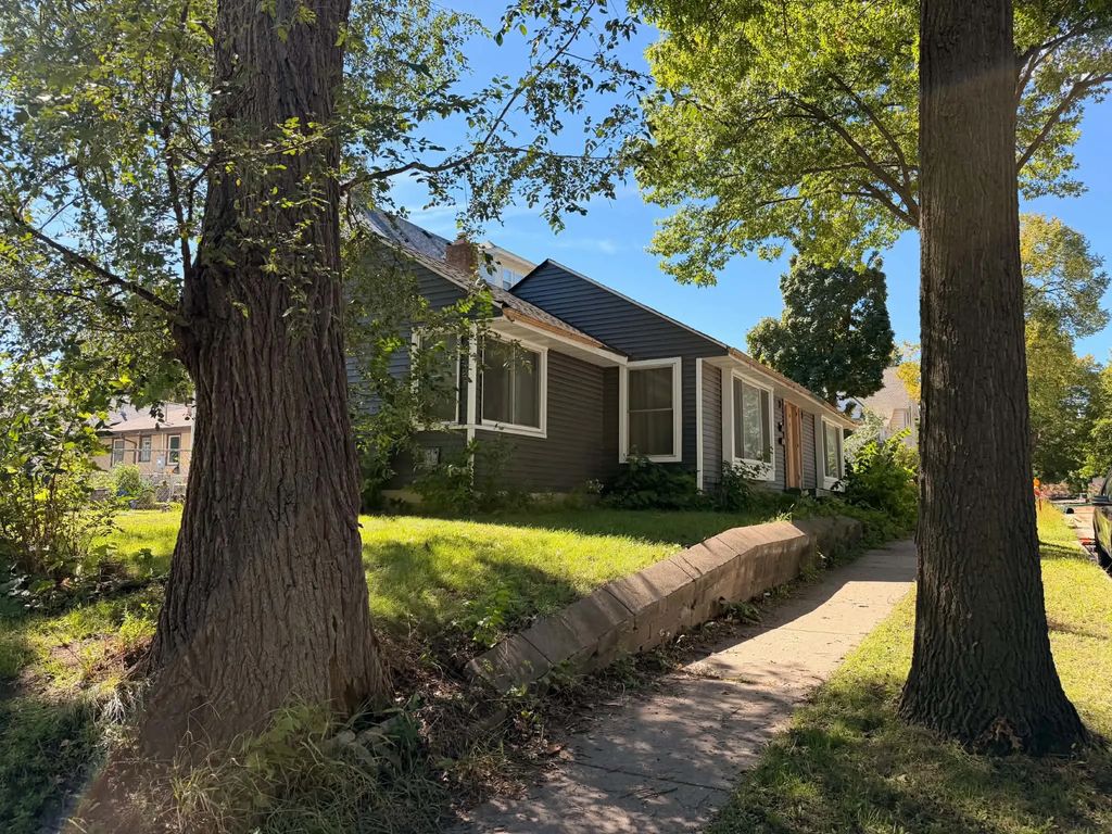 1064 Lawson Avenue E, Saint Paul