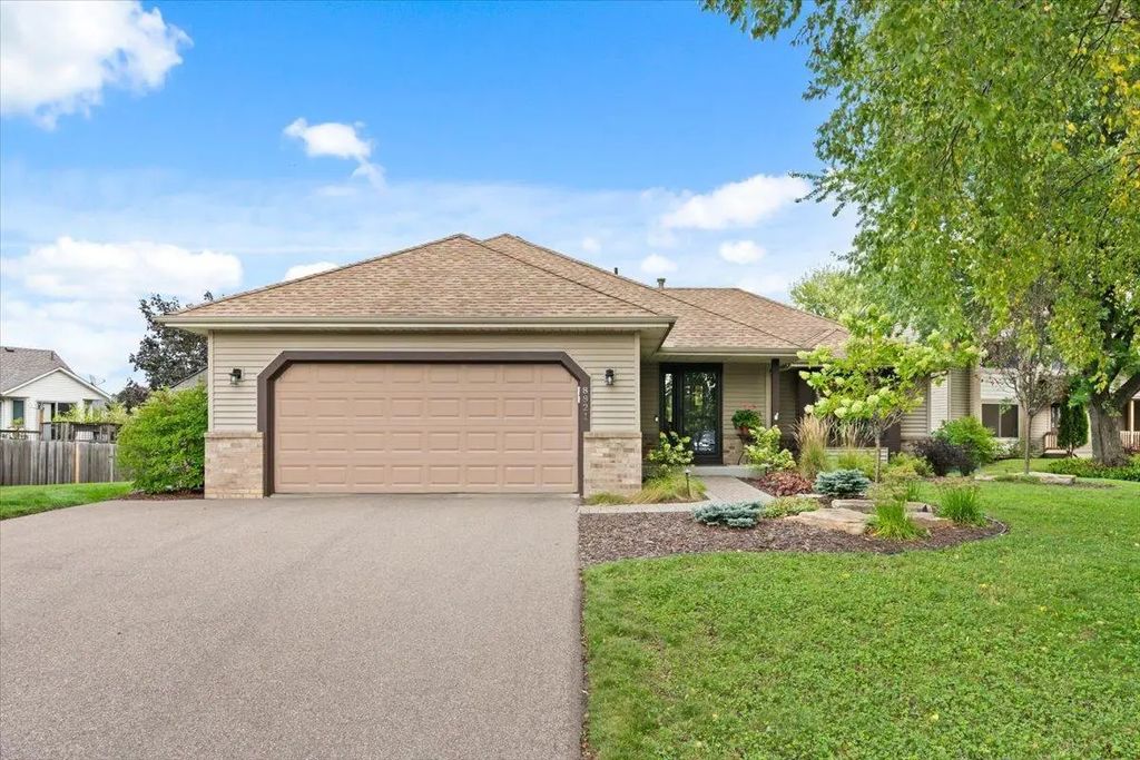 8821 Rainier Court, Woodbury