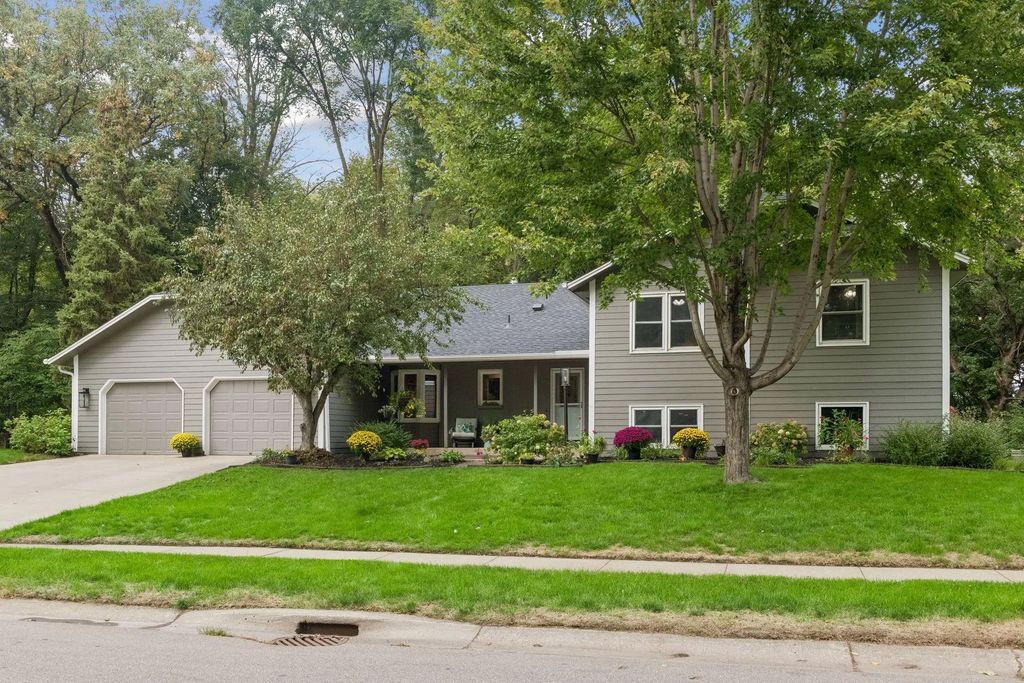 7646 Carnelian Lane, Eden Prairie