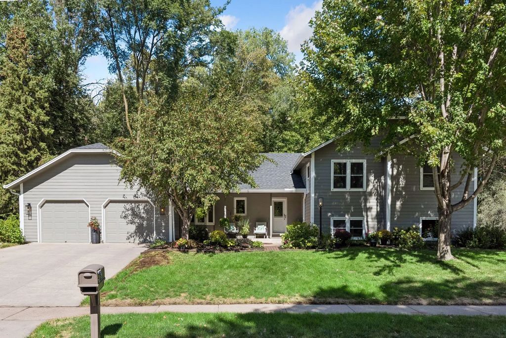 7646 Carnelian Lane, Eden Prairie