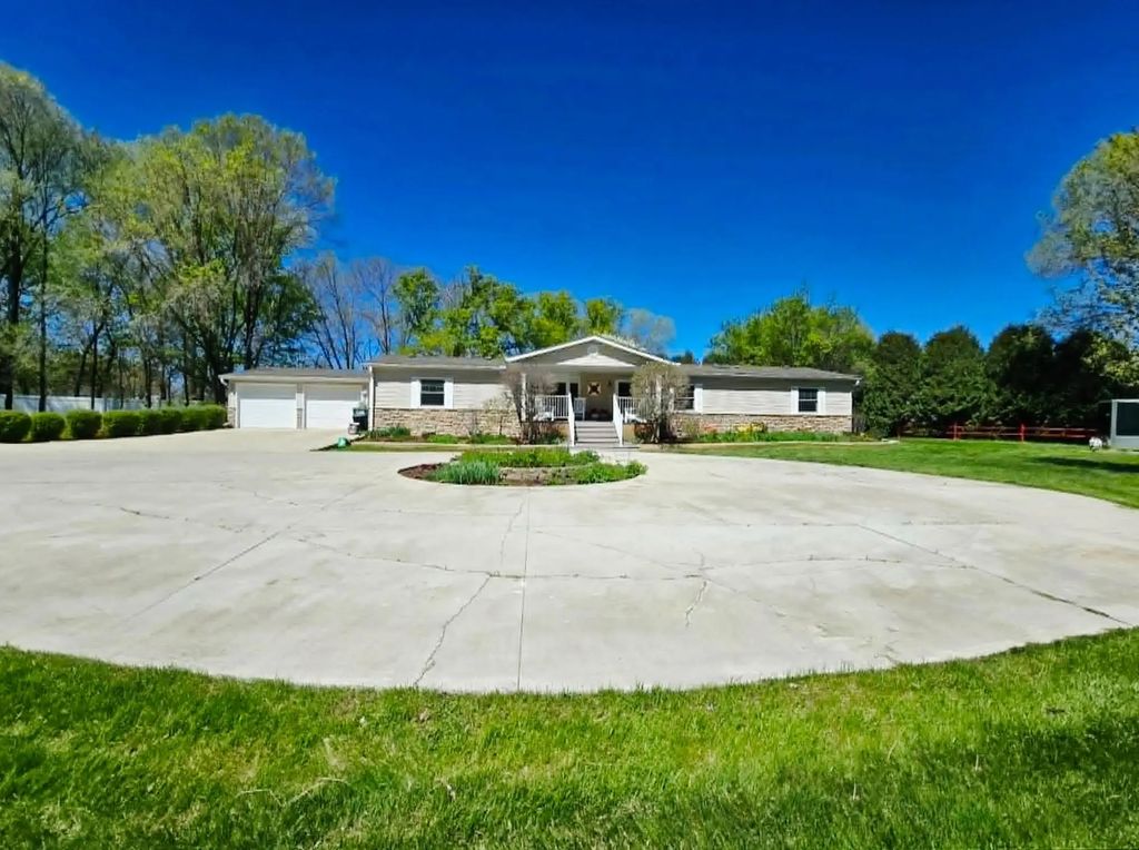 324 W 7th Street, Litchfield