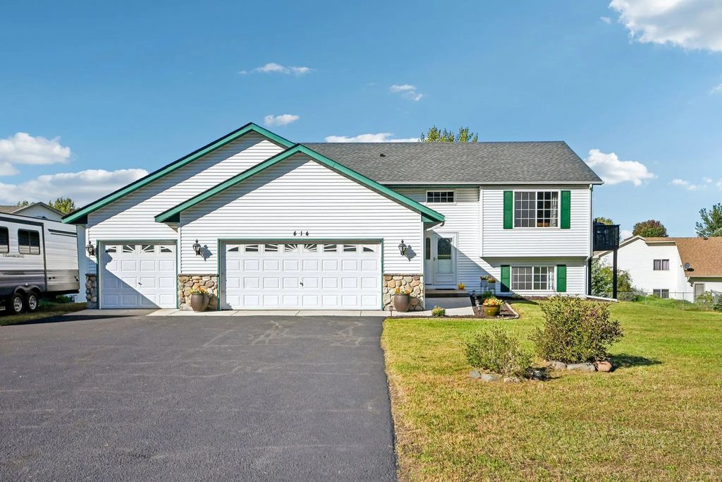 414 Roosevelt Drive, Dresser