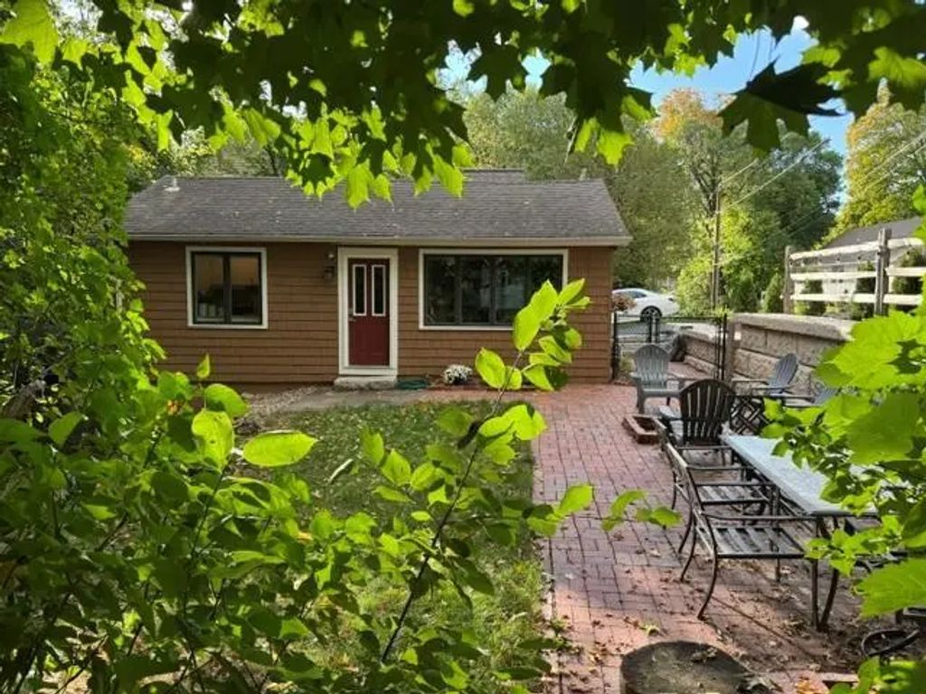 5129 Waterbury Road, Mound