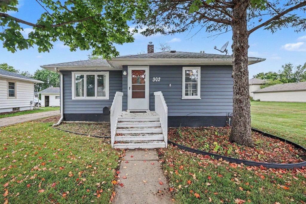 302 Lincoln Avenue N, New Prague