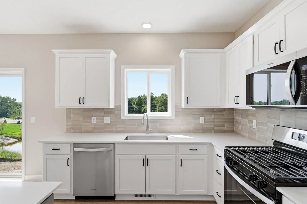 906 Brandenburg Lane, Waverly