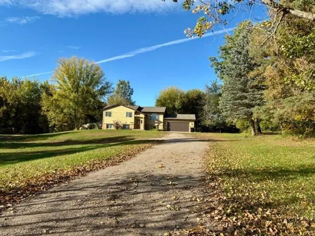 5763 Verde Valley Road Nw, Nowthen