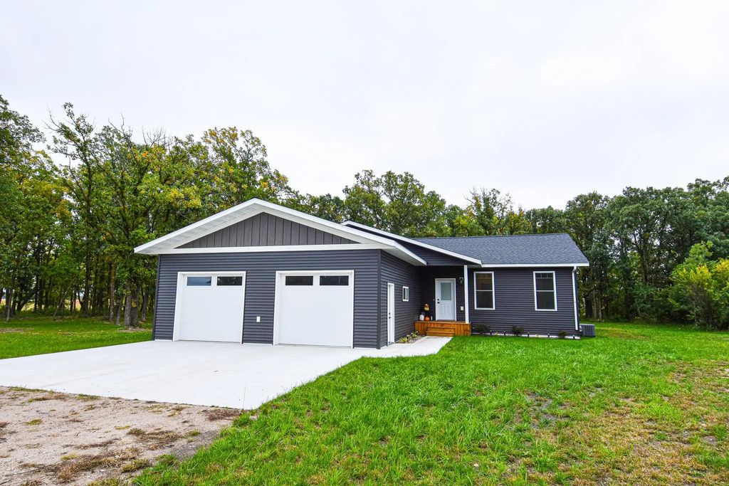 4331 State Hwy 11, Karlstad