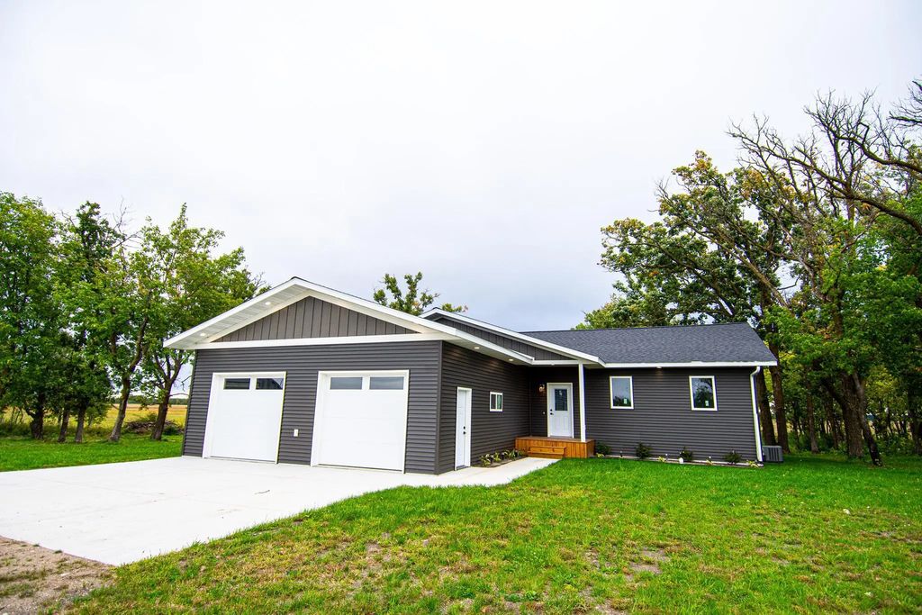 4341 State Hwy 11, Karlstad