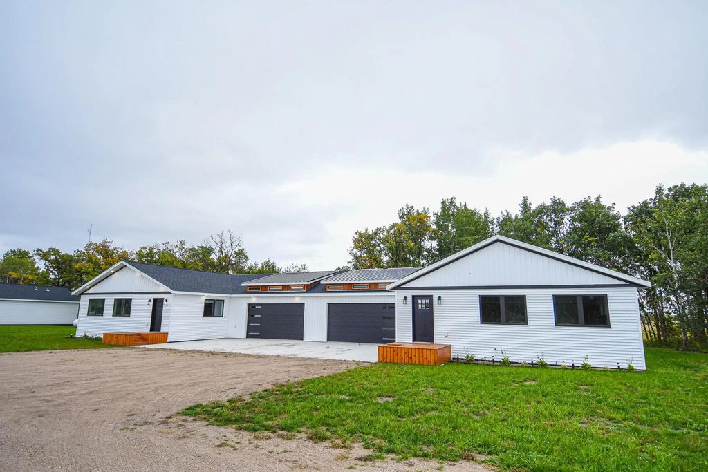 4363b State Hwy 11, Karlstad