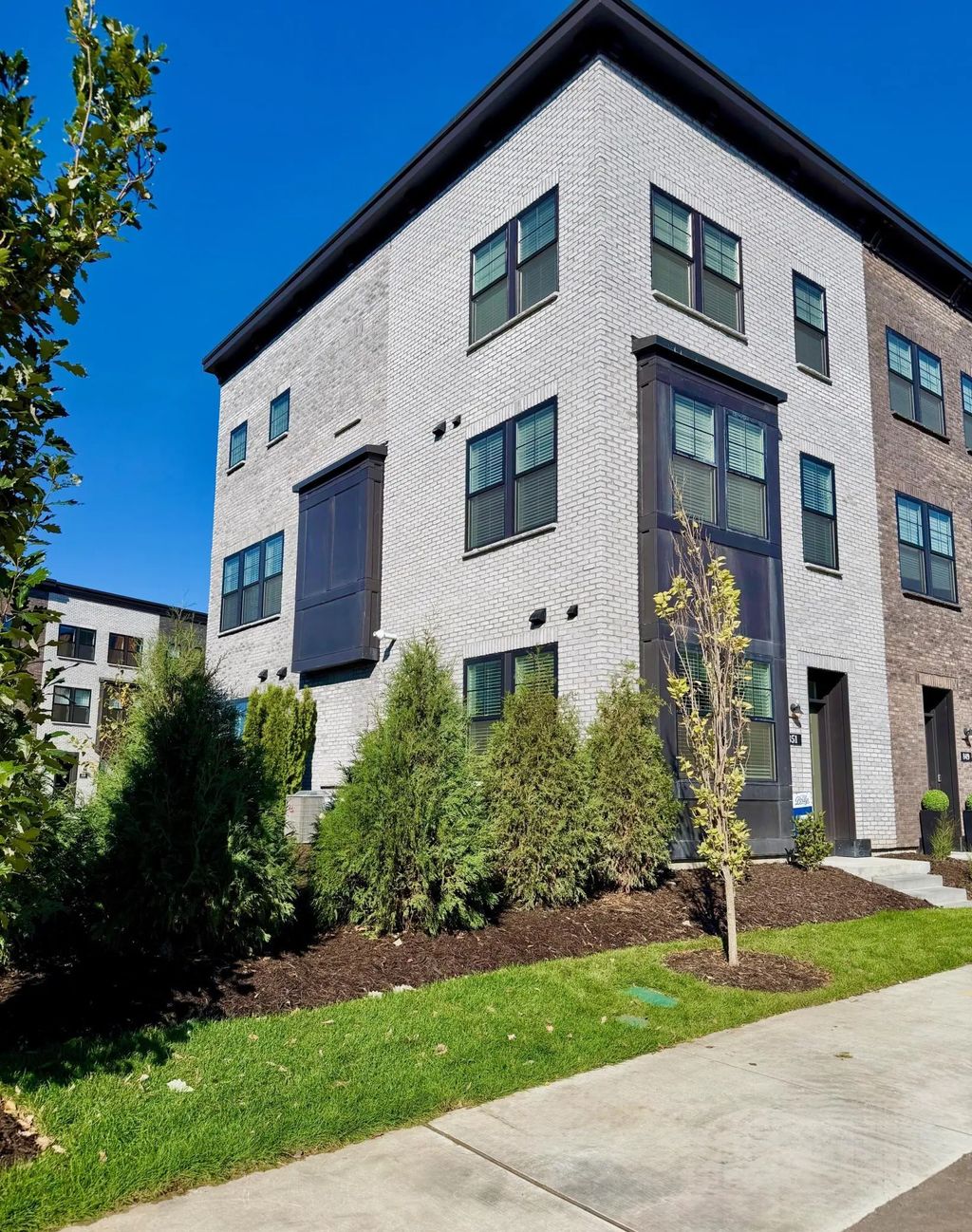 851 Mount Curve, Saint Paul