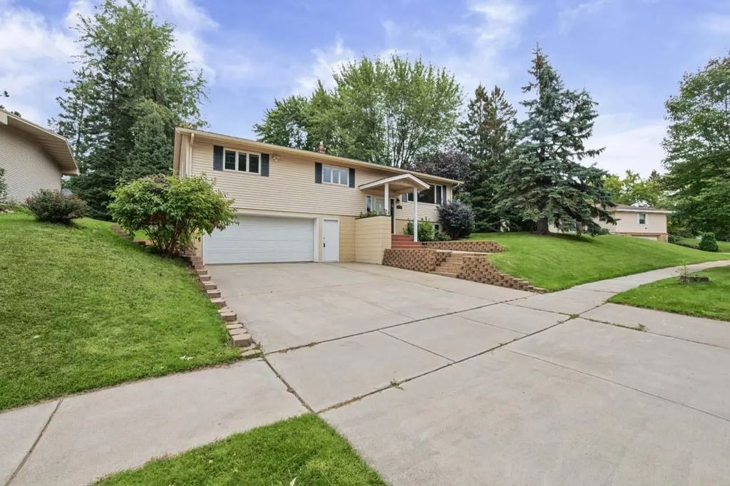 407 Mesabi Drive, Hibbing