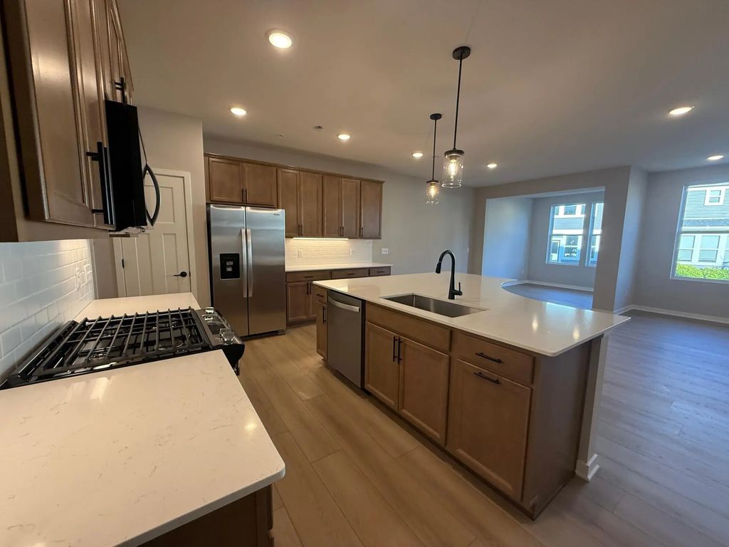 14932 Avondale View, Rosemount