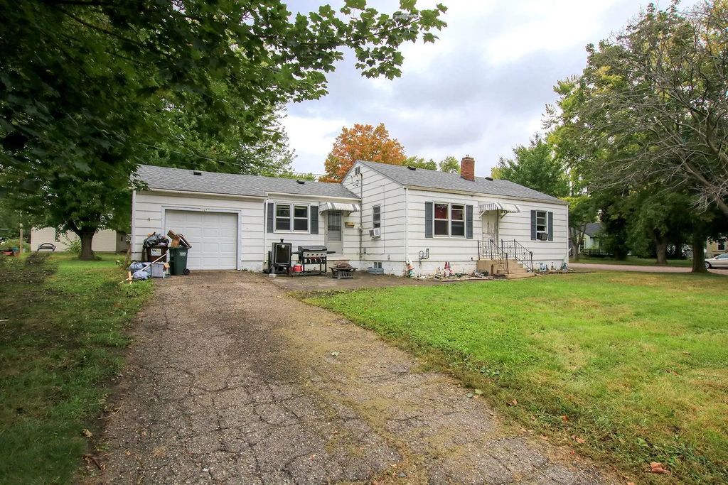 1327 Owen Avenue N, Glencoe
