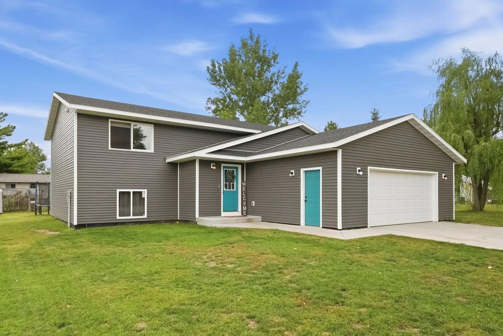 348 1st Avenue S, Motley