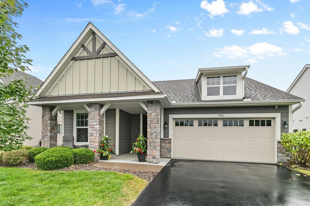 11366 Lincoln Court Ne, Blaine
