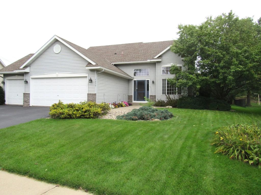 7059 Sussex Lane, Shakopee