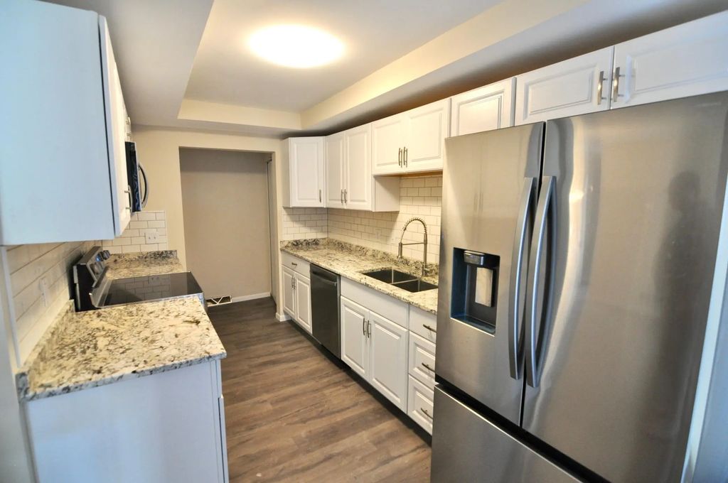 5845 Lake Curve Lane, Brooklyn Center