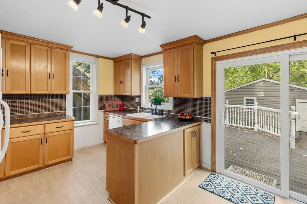 2697 8th Avenue E, North Saint Paul
