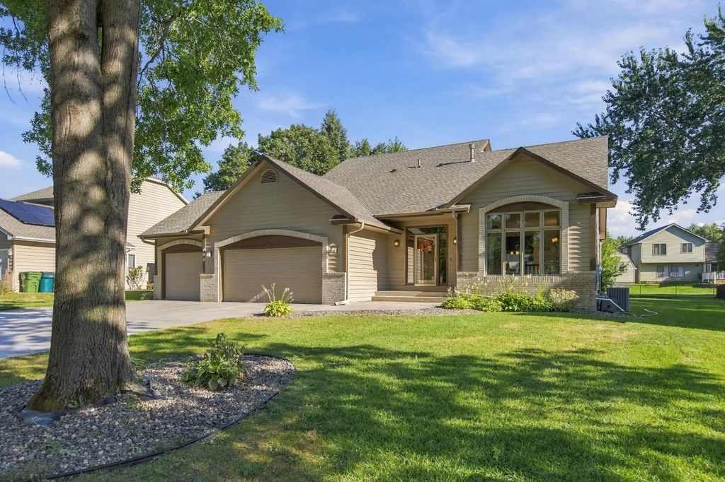 490 Hawthorn Road, Lino Lakes