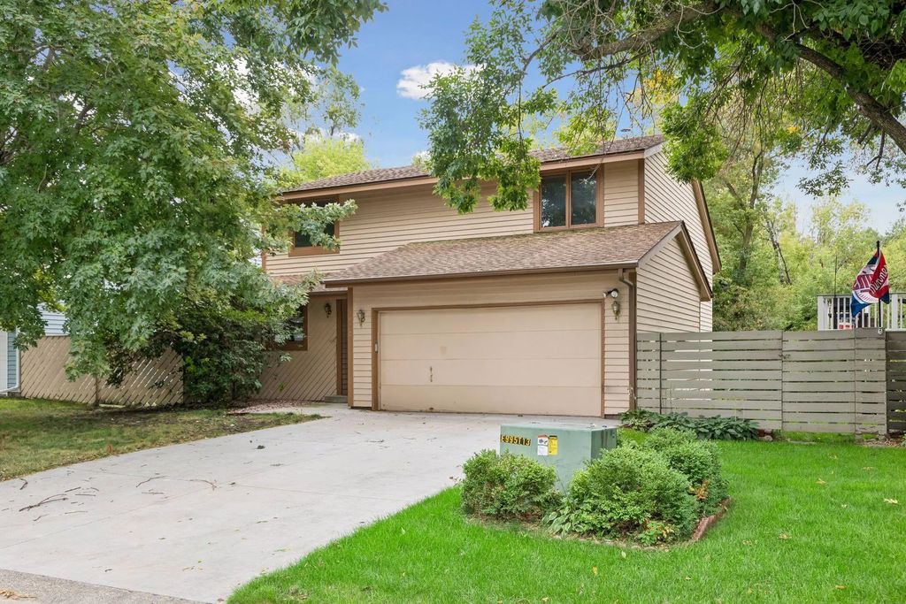 1432 Willow Creek Lane, Shoreview