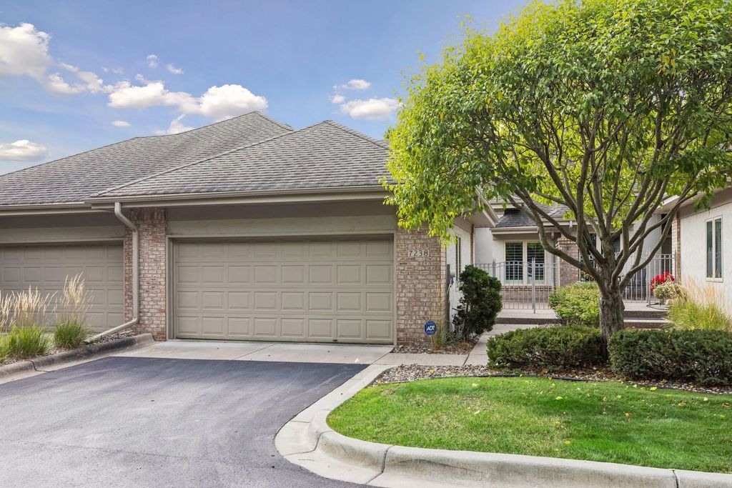 7238 Lewis Ridge Parkway, Edina