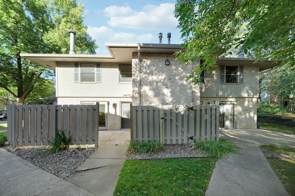 18657 Clear View Court, Minnetonka