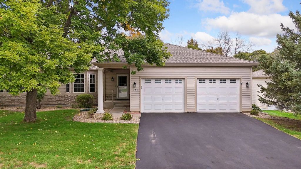 980 Carriage Lane, Chaska