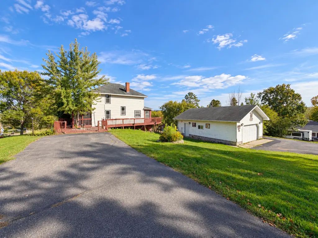 312 Ione Avenue Ne, Hill City