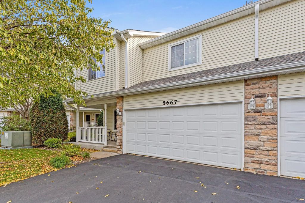 5667 138th Street N, Hugo