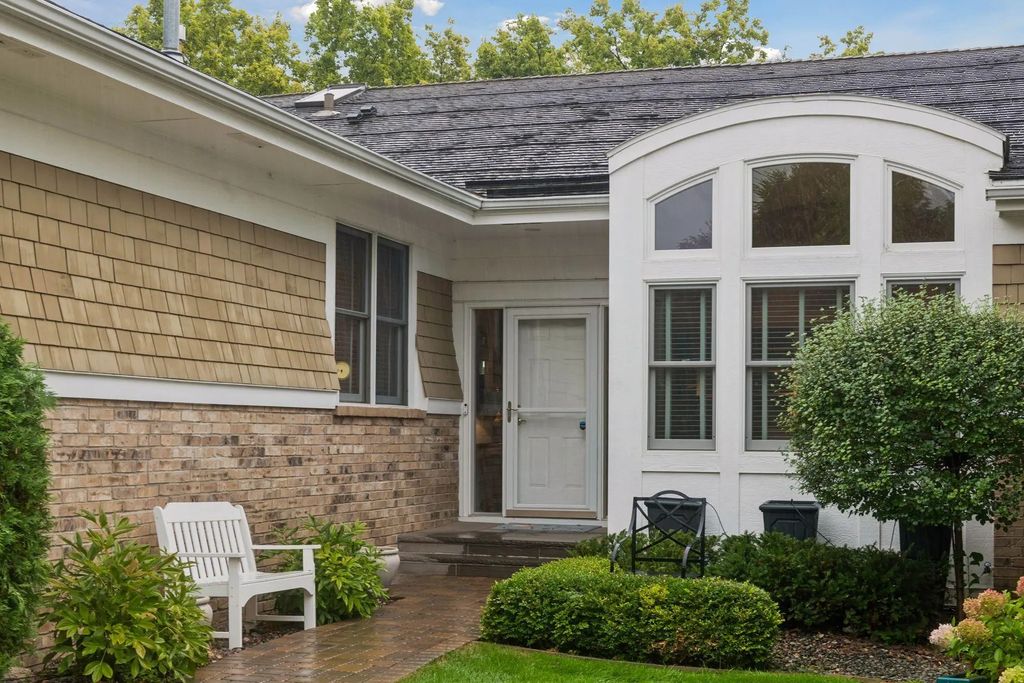740 Widsten Circle, Wayzata