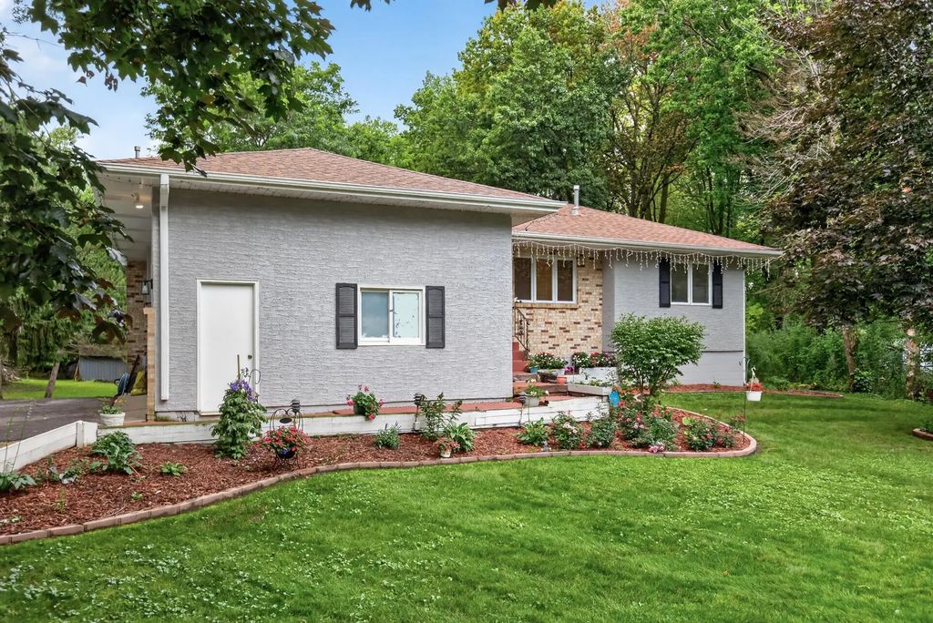 2848 Hallmark Avenue N, Oakdale