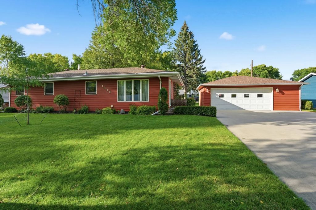 1614 19th Street Nw, East Grand Forks