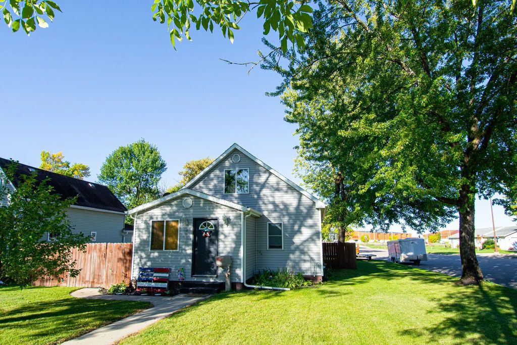 321 State Avenue N, Thief River Falls